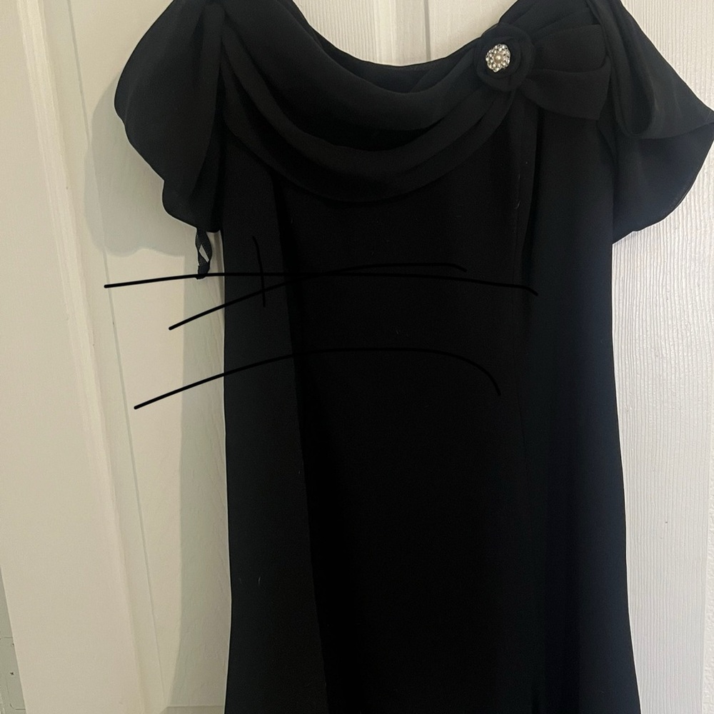 Elegant Black Dress with Embellished Detail